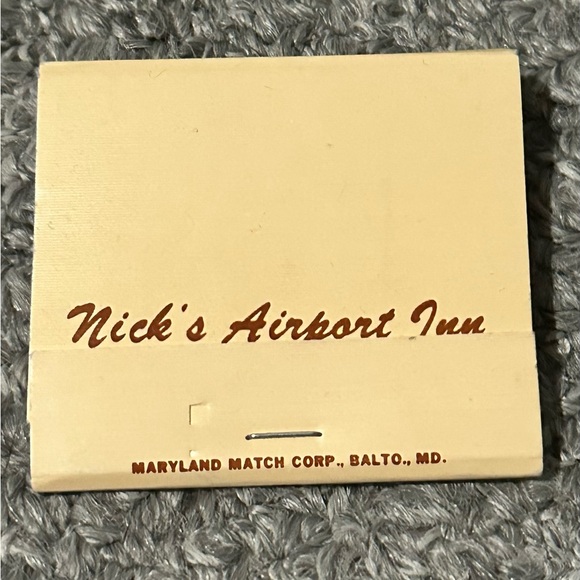 Vintage Matchbook Nicks Airport Inn Hagerstown MD Maryland Matches - Picture 1 of 7